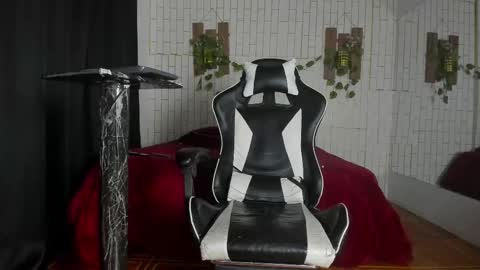 yacksson_lawrence online show from October 2, 3:27 am