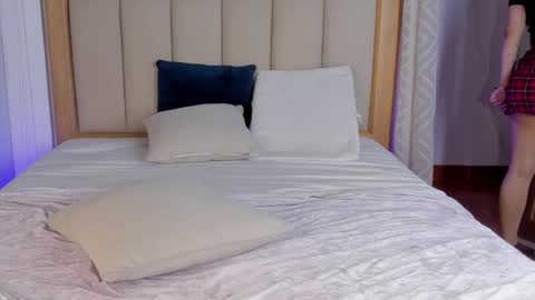 YANDRA CELIS online show from February 22, 4:05 am