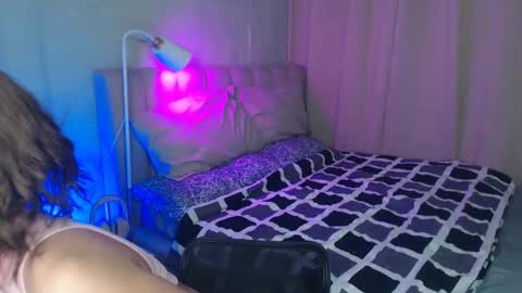 Snapshot of yazmin_shines chatting on October 23, 11:34 am Yazzi online show from October 23, 11:34 am