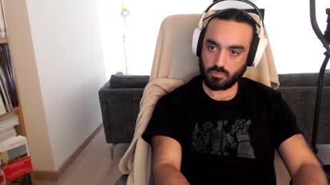 yeeaahoo online show from December 4, 3:00 pm