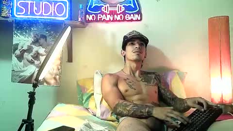 yeisoncastellanos1999 online show from November 25, 8:07 pm