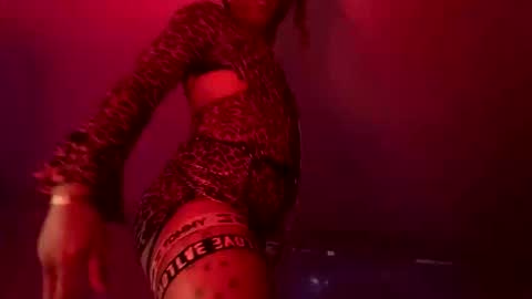 Snapshot of yelladaniella chatting on September 20, 8:17 am Ella Ts online show from September 20, 8:17 am