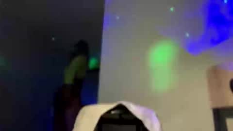 Snapshot of yelladaniella chatting on October 20, 8:52 am Ella Ts online show from October 20, 8:52 am