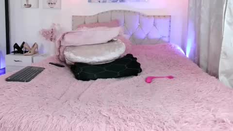 yellow_lily online show from February 17, 8:49 pm