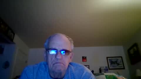 yellowsnowman70 online show from March 27, 12:27 am