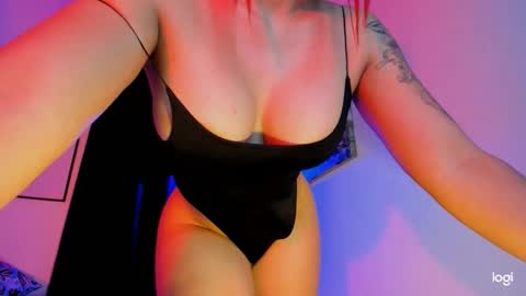 Independent model    online show from October 18, 12:04 am