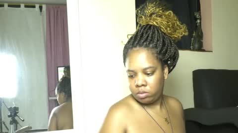 roxie reyes  online show from June 2, 2:35 am