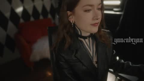 ynnenbrynn online show from April 3, 10:22 am