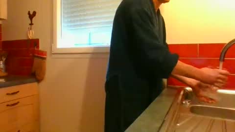 Yoann online show from October 8, 6:30 am