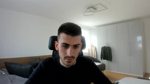 Snapshot of yoda130305 chatting on October 31, 1:44 pm yoda130305 online show from October 31, 1:44 pm