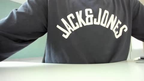 Snapshot of yoda130305 chatting on February 17, 4:06 pm yoda130305 online show from February 17, 4:06 pm