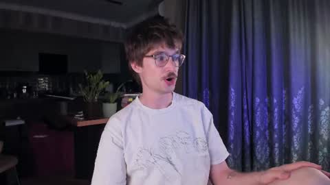 Max online show from July 31, 10:11 pm