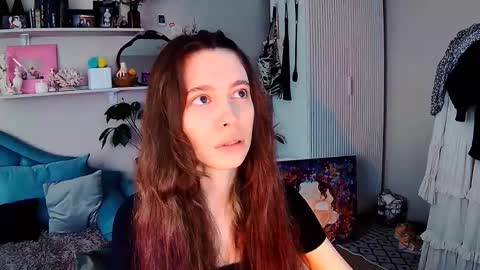 yoka_paradoxxx online show from May 13, 11:09 am