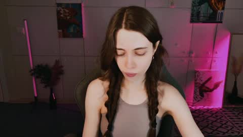 yoka_paradoxxx online show from April 8, 9:23 am