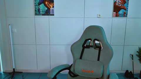 yoka_paradoxxx online show from March 23, 9:14 am