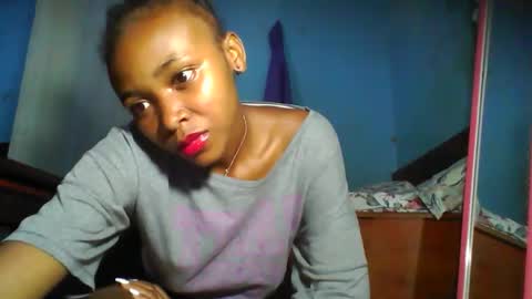 Snapshot of yolandrina90 chatting on October 16, 6:51 pm yolandrina90 online show from October 16, 6:51 pm