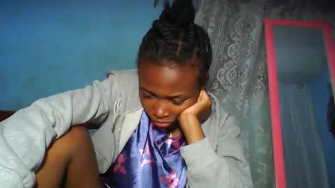 Snapshot of yolandrina90 chatting on October 28, 7:04 pm yolandrina90 online show from October 28, 7:04 pm