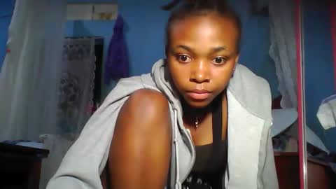 Snapshot of yolandrina90 chatting on October 6, 6:59 pm yolandrina90 online show from October 6, 6:59 pm