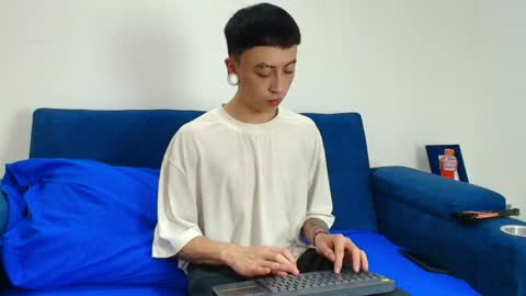 Yoshua Smith online show from April 2, 7:32 pm