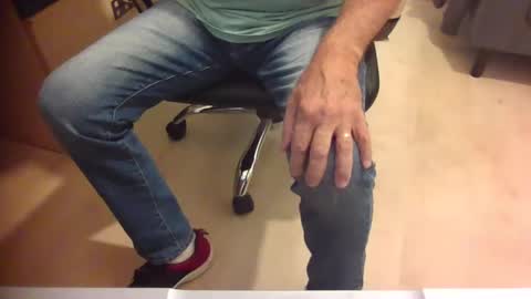 yoska281 online show from December 1, 4:32 pm