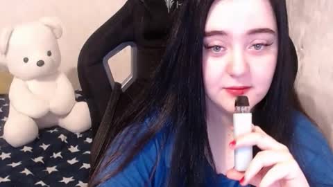 your_8a8y online show from December 17, 5:51 am