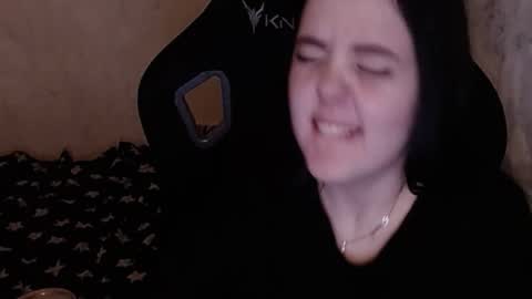 your_8a8y online show from December 11, 6:20 pm