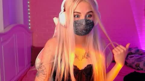 Snapshot of your___barbie chatting on February 10, 10:19 pm Barbie online show from February 10, 10:19 pm