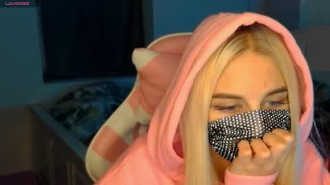 Snapshot of your___barbie chatting on January 4, 1:42 am Barbie online show from January 4, 1:42 am