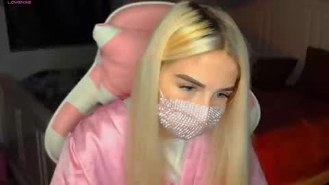 Snapshot of your___barbie chatting on January 5, 9:03 pm Barbie online show from January 5, 9:03 pm