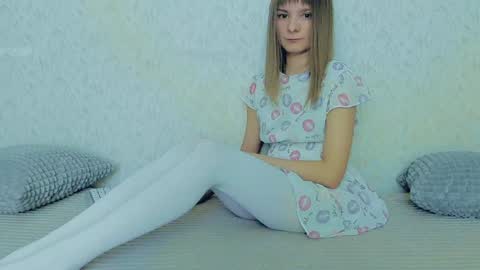 Snapshot of your_caramelka chatting on January 29, 11:20 am Lily online show from January 29, 11:20 am
