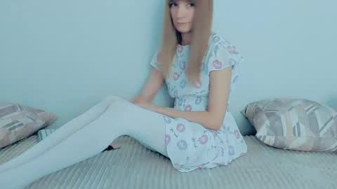 Snapshot of your_caramelka chatting on October 15, 6:38 am Lily online show from October 15, 6:38 am