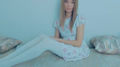 Snapshot of your_caramelka chatting on October 16, 6:46 am Lily online show from October 16, 6:46 am
