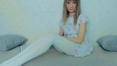 Snapshot of your_caramelka chatting on February 25, 12:27 pm Lily online show from February 25, 12:27 pm