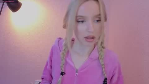 Olivia online show from October 17, 8:57 pm