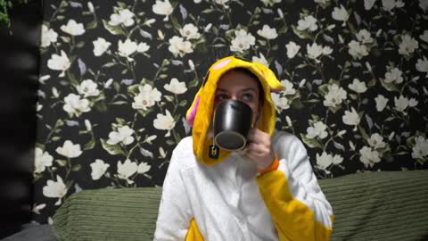 Meri  online show from February 7, 9:15 pm