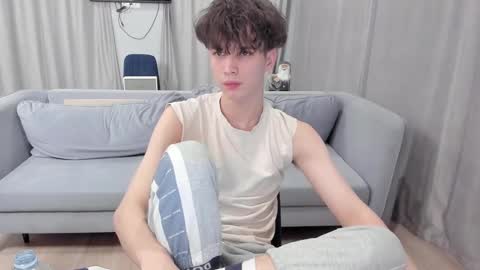 Snapshot of your_shy_guy chatting on February 13, 9:50 pm your_shy_guy online show from February 13, 9:50 pm