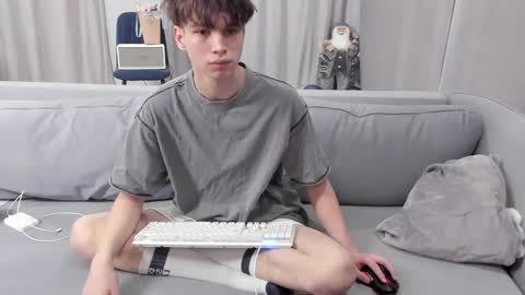 Snapshot of your_shy_guy chatting on February 14, 6:40 pm your_shy_guy online show from February 14, 6:40 pm