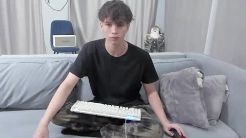 Snapshot of your_shy_guy chatting on February 17, 6:39 pm your_shy_guy online show from February 17, 6:39 pm