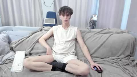 Snapshot of your_shy_guy chatting on March 8, 7:27 am your_shy_guy online show from March 8, 7:27 am