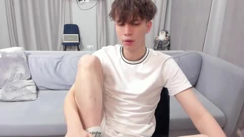 Snapshot of your_shy_guy chatting on February 5, 8:14 pm your_shy_guy online show from February 5, 8:14 pm