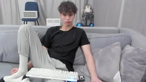 Snapshot of your_shy_guy chatting on February 23, 8:33 pm your_shy_guy online show from February 23, 8:33 pm