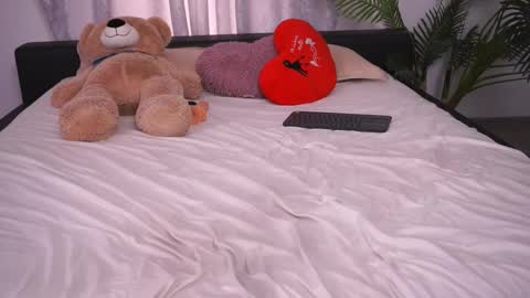 TenderSin online show from February 14, 8:17 am