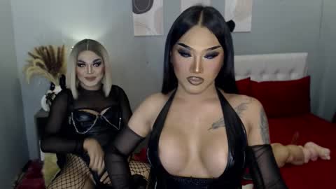 TRICXIEBELLE online show from October 14, 10:40 am