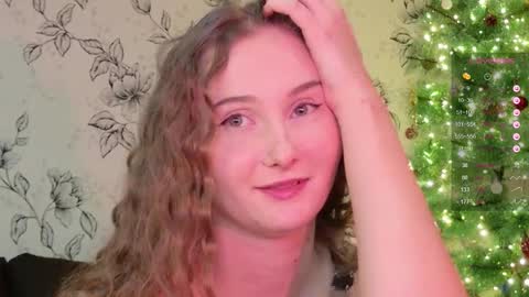 creamysister online show from December 18, 8:26 pm