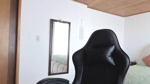 yourdreamgirl2025 online show from March 3, 3:30 pm