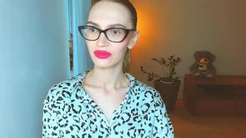 Ksyusha online show from June 3, 9:01 am