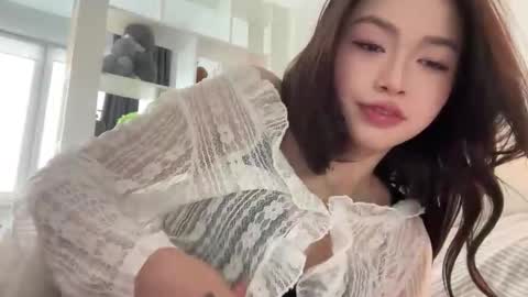 yourlittlesunrise_ online show from February 20, 6:26 am