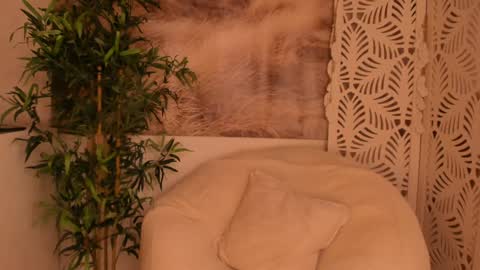 Sarah online show from December 2, 10:40 pm