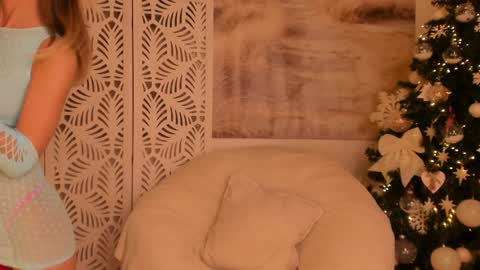 Sarah online show from December 27, 8:50 pm