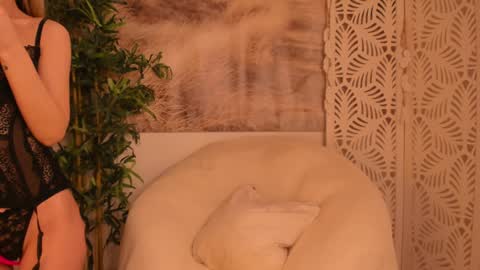 Sarah online show from March 7, 2:15 am